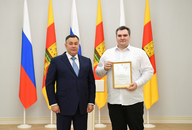Губернатор вручил награды сотрудникам и аспирантам ФТФ, лауреатам премии за выдающиеся заслуги в области науки и техники